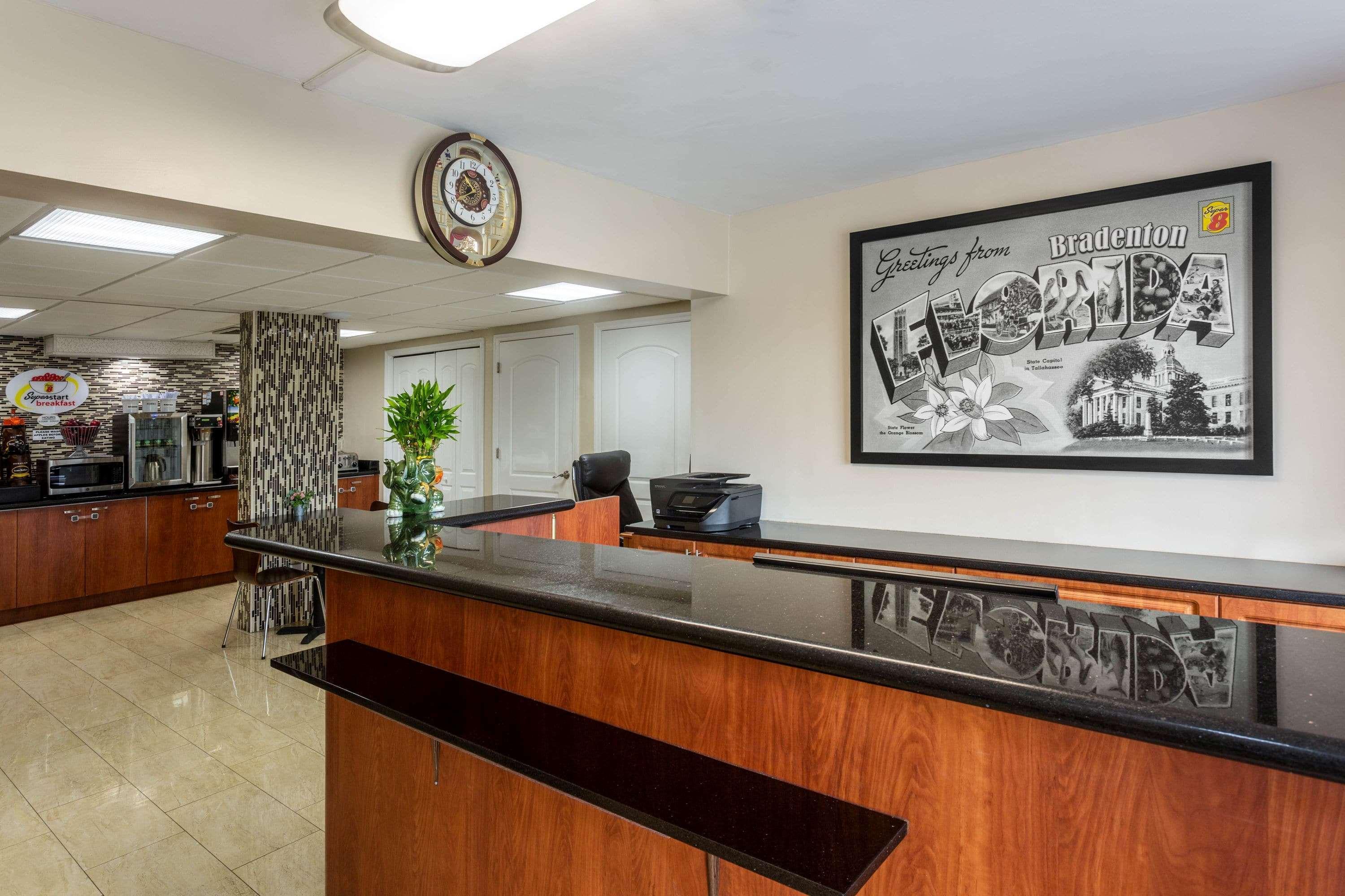 Super 8 By Wyndham Bradenton Sarasota Area Motel Exterior photo