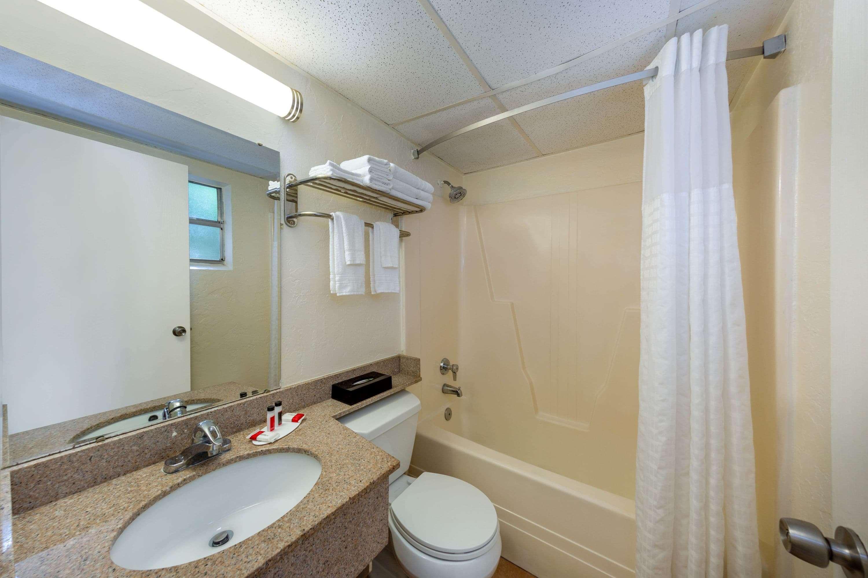 Super 8 By Wyndham Bradenton Sarasota Area Motel Exterior photo